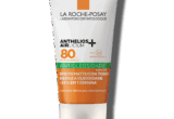 Protetor solar facial Anthelios Airlicium FPS80 sem cor, em embalagem branca e laranja