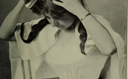 Shampoo a seco sendo aplicado no couro cabeludo em ilustração histórica