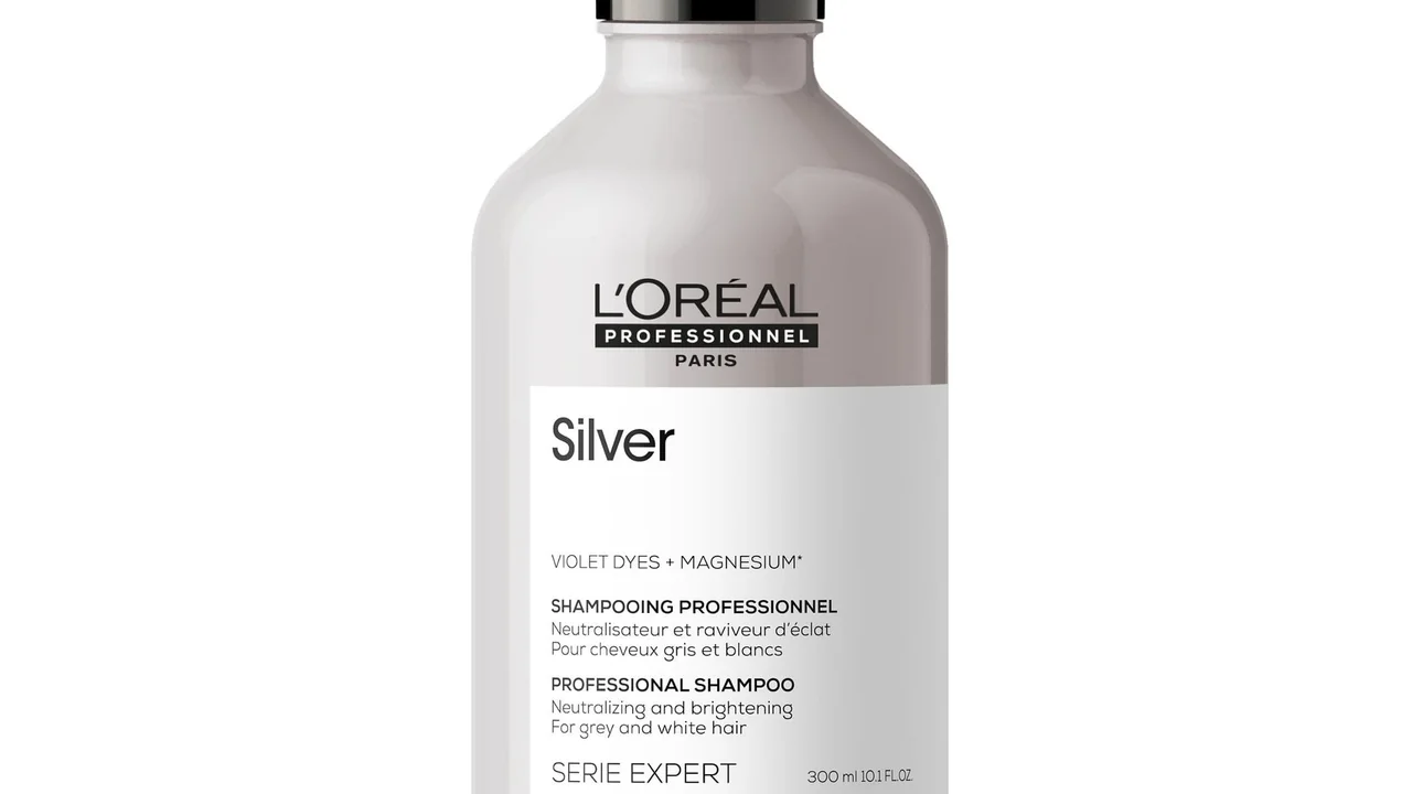 Frasco do Shampoo Silver da L'Oréal Professionnel para cabelos grisalhos e brancos