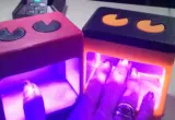 Imagem ilustrativa de cabines UV/LED usadas na cura de produtos para unhas em gel.