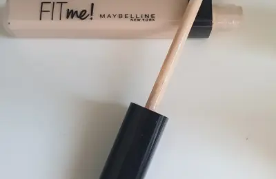Corretivo Fit Me da Maybelline com aplicador, imagem ilustrativa do produto