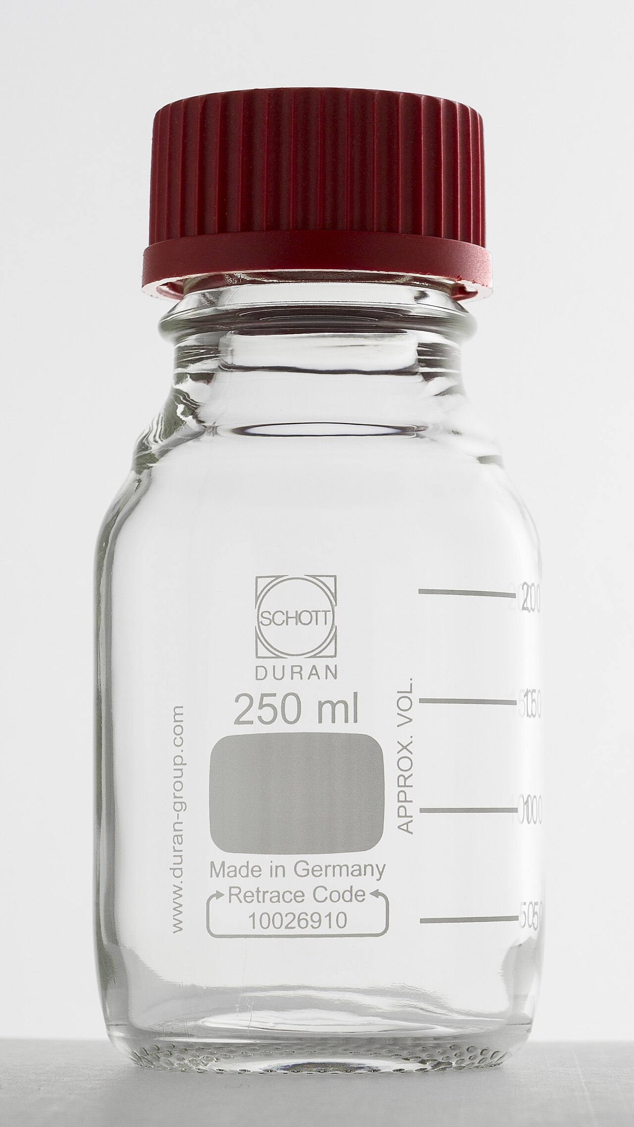 Frasco de laboratório de vidro transparente de 250 ml com tampa vermelha, imagem ilustrativa