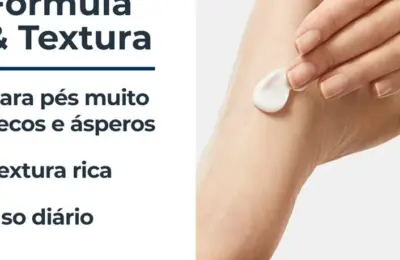 Aplicação de creme hidratante no pé, imagem ilustrativa da rotina de cuidado