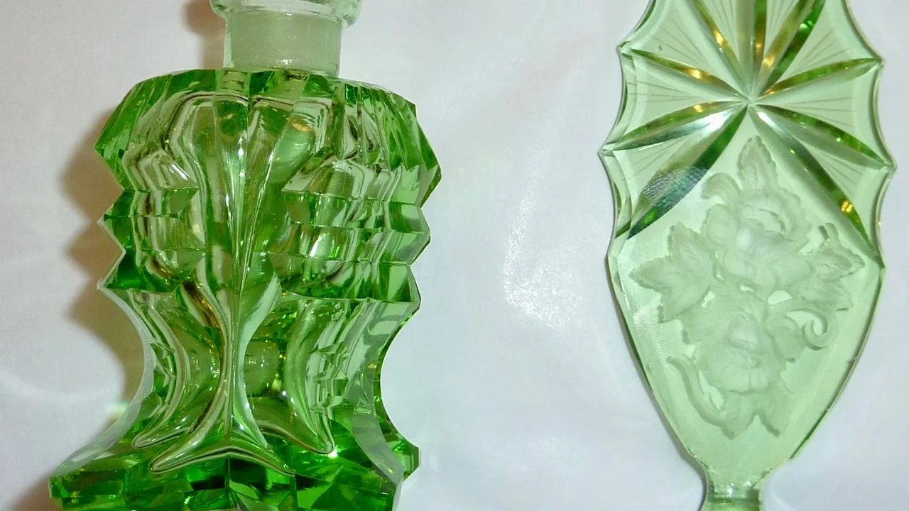 garrafas de perfume de vidro ornamentais em verde