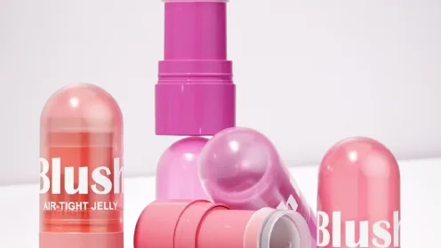 Tubos cosméticos em formato stick rosa para blush e balm