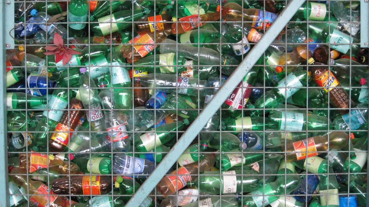 Embalagens plásticas encaminhadas para reciclagem, imagem ilustrativa