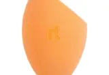 Close-up ilustrativo da esponja de maquiagem Miracle Complexion Sponge, da Real Techniques.