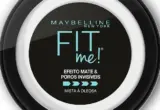 Pó compacto Fit Me da Maybelline, variante translúcida, em embalagem fechada
