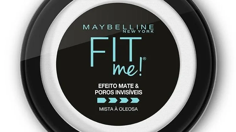 Pó compacto Fit Me da Maybelline, variante translúcida, em embalagem fechada