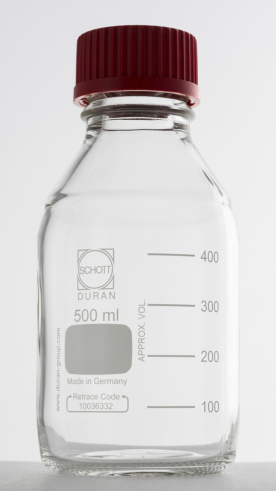 Frasco de vidro de laboratório com tampa rosqueável e marcações de volume