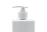 Frasco branco com válvula pump, ilustrando a relação entre recipiente e dispensador em cosméticos