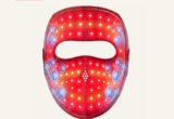 Máscara facial JOVS 6D Laser e EMS com pontos de luz distribuídos pelo rosto