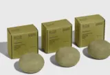 Trio de shampoos em barra B.O.B com caixas e barras expostas