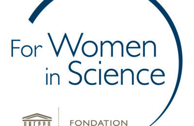 Logotipo do programa For Women in Science da Fundação L’Oréal e da UNESCO, usado como referência visual à dimensão científica da beleza