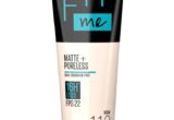 Base líquida Maybelline Fit Me Matte + Poreless FPS 22 na cor 110, embalagem de 30 ml