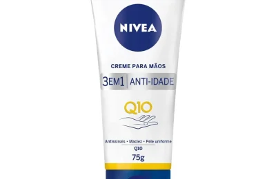 Tubo do NIVEA Creme para as Mãos 3 em 1 Anti-idade com Q10, 75 g, sobre fundo branco