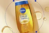 Imagem oficial do NIVEA Sabonete Líquido Óleo de Banho 200 ml sobre uma superfície com gotas do produto.