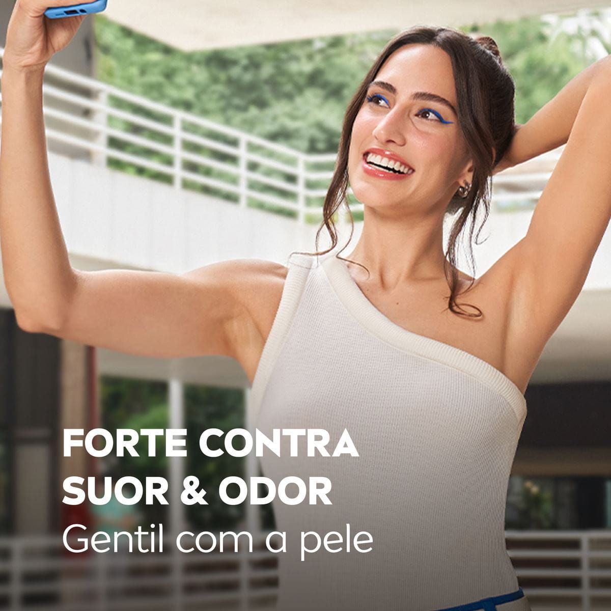 NIVEA Protect & Care em aerossol e roll-on, com destaque para a linha Derma Active Protection
