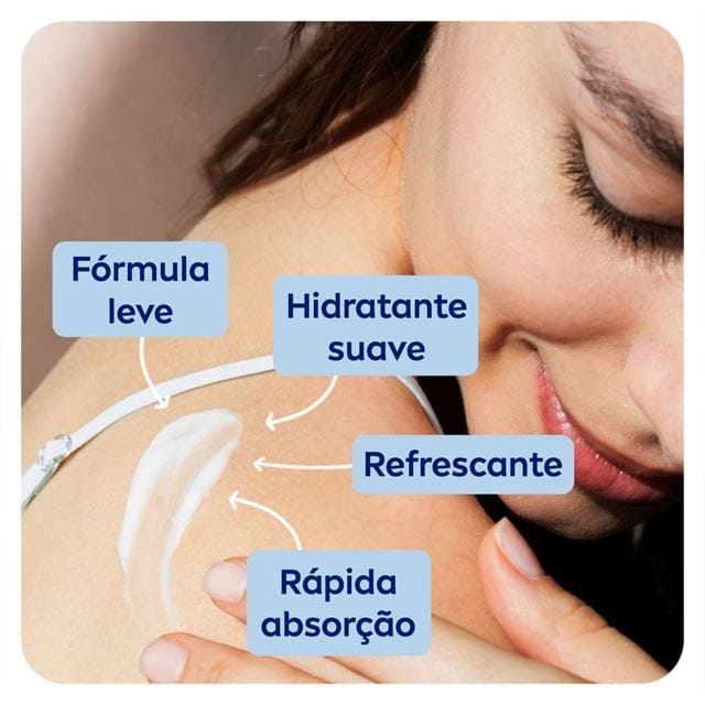 NIVEA Soft 100 ml aplicado na pele, com indicação visual de fórmula leve e absorção rápida