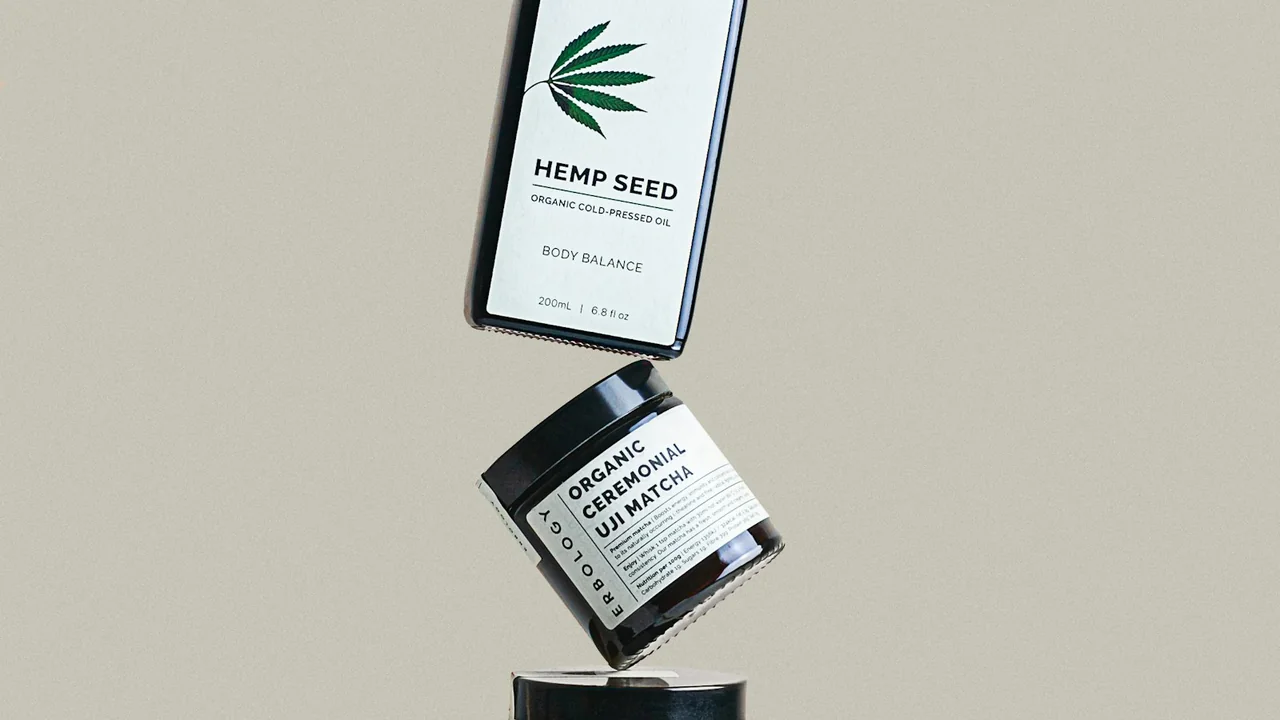 Produtos cosméticos ilustrativos para hidratação da pele