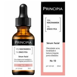 Detalhe da embalagem do sérum facial Principia NC-10 com indicação de 10% de niacinamida e 1% de zinco PCA