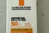 Frasco de protetor solar facial La Roche-Posay Anthelios UVMune 400 FPS 50+ em close