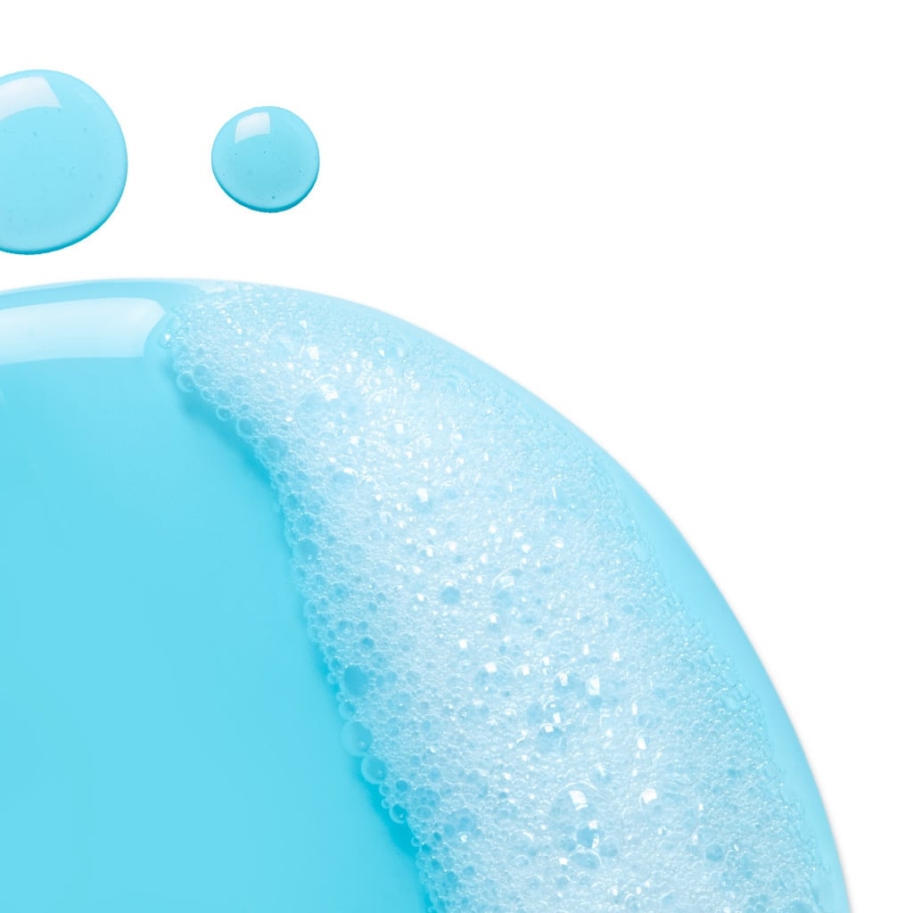 Espuma azul em close, imagem ilustrativa da textura espumante do gel de limpeza
