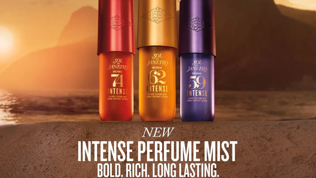 Sol de Janeiro Intense Perfume Mist com Cheirosa 74, 62 e 59 em cenário de pôr do sol