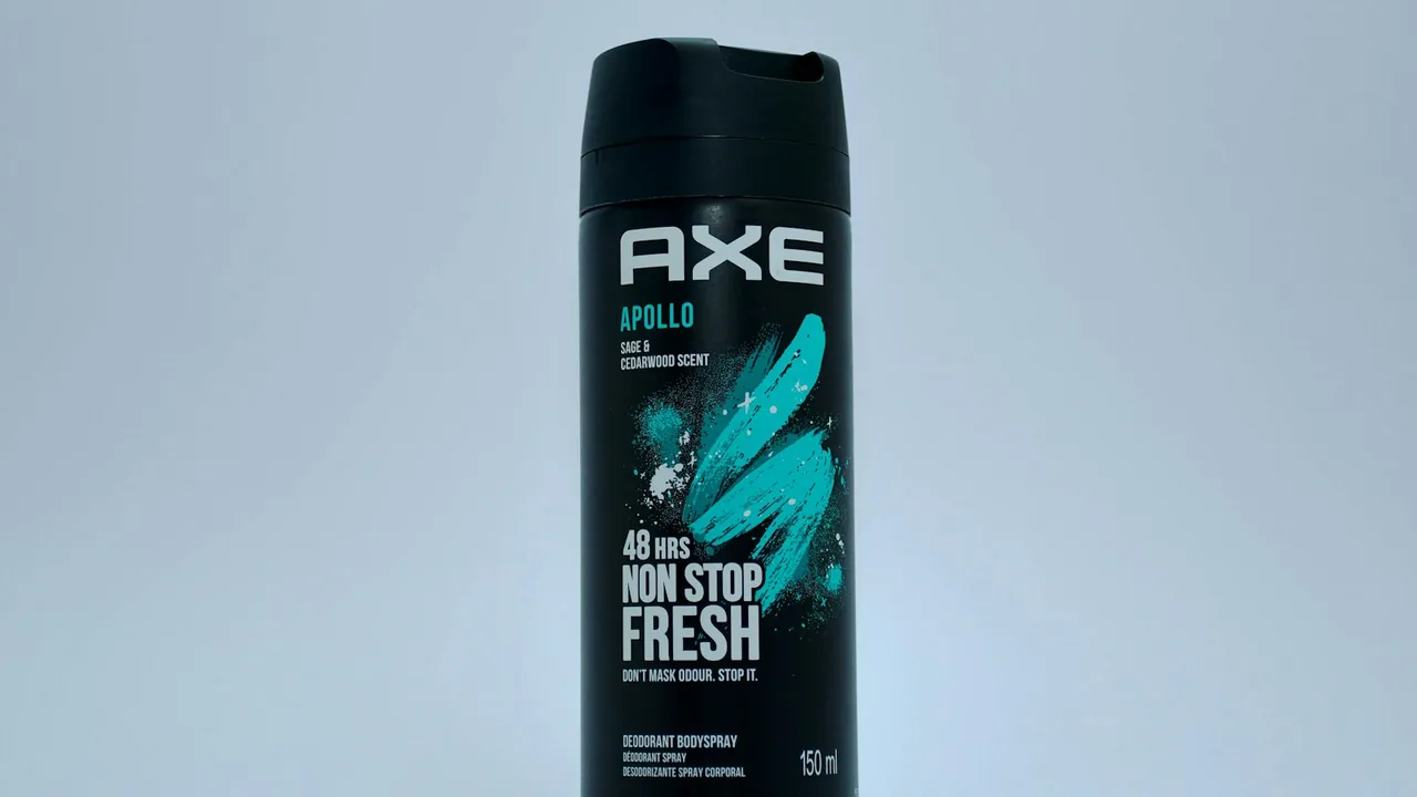 Lata de desodorante aerosol em fotografia de produto