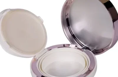 Imagem destacada: embalagem cosmética para maquiagem líquida, com sistema de compacto cushion.