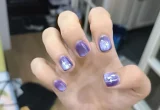 Esmalte magnético com efeito cat eye nas unhas