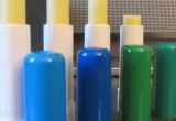 Bálsamos labiais em tubos, fotografados como exemplo visual de formatos de produto.