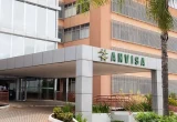 Sede da Anvisa em Brasília, órgão que abriu consulta sobre compartilhamento de áreas produtivas.