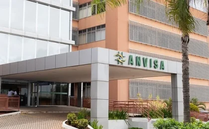 Sede da Anvisa em Brasília, órgão que abriu consulta sobre compartilhamento de áreas produtivas.