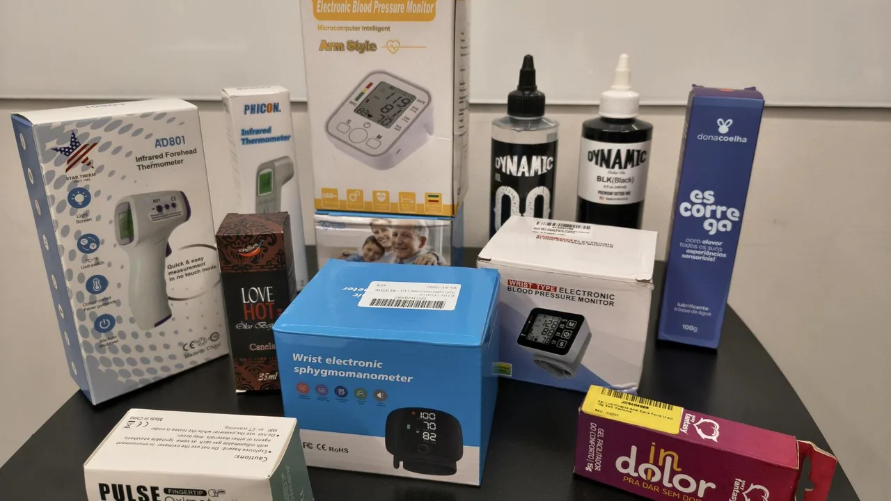 Amostra de produtos inspecionados em ação da Anvisa em depósito de marketplace