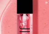 Produto da e.l.f. Cosmetics em composição promocional rosa