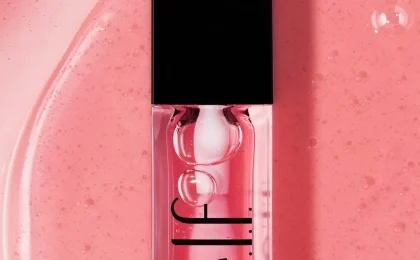 Produto da e.l.f. Cosmetics em composição promocional rosa