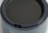 Pote de maquiagem capilar em foto de arquivo de ação fiscal da Anvisa