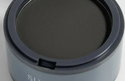 Pote de maquiagem capilar em foto de arquivo de ação fiscal da Anvisa